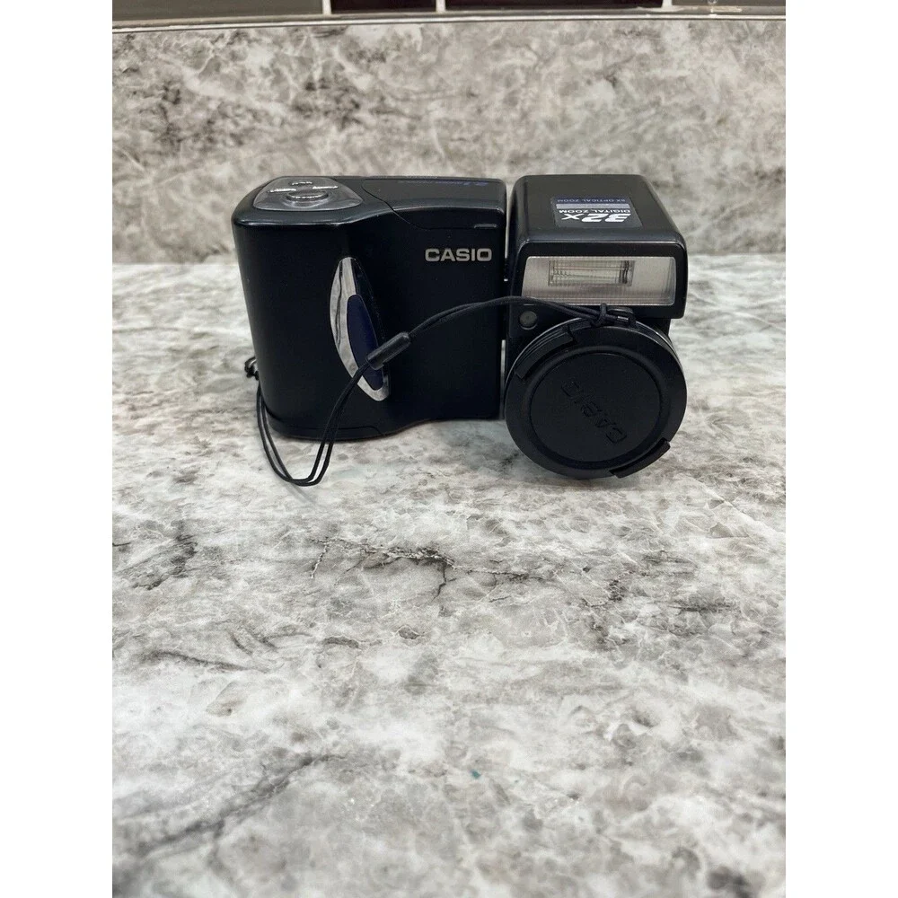CASIO QV-2900UX Compact Digital Camera 8x Optical 32x Digital Zoom With Bag
